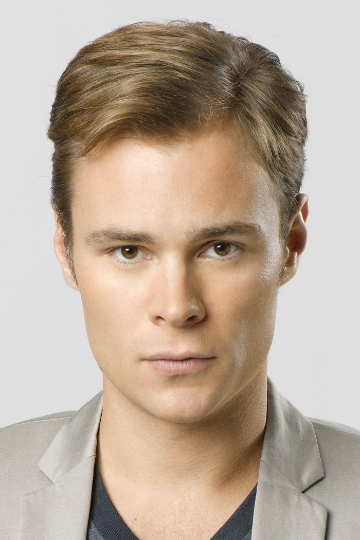 Patrick John Flueger : Photo officielle