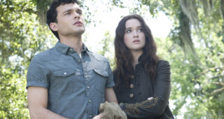 Alice Englert : Photo Alden Ehrenreich, Sublimes créatures