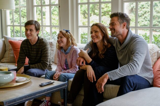 Photo Nick Robinson, Jennifer Garner, Josh Duhamel