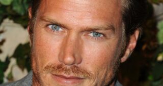 Jason Lewis : Photo officielle