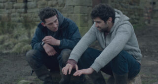 Seule la Terre : Photo Josh O'Connor, Alec Secareanu