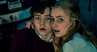 Watch Out : Photo Olivia DeJonge, Levi Miller