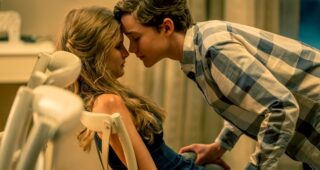 Watch Out : Photo Olivia DeJonge, Levi Miller
