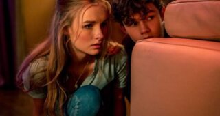 Watch Out : Photo Olivia DeJonge, Levi Miller
