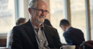 A l'heure des Souvenirs : Photo Jim Broadbent