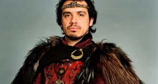 Alexandre Astier : Photo Kaamelott