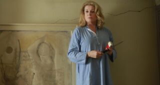 Catherine Deneuve : Photo Dans la cour