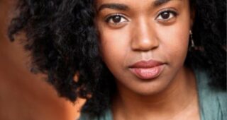 Jerrika Hinton : Photo officielle