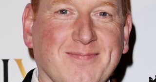 Adrian Scarborough : Photo officielle