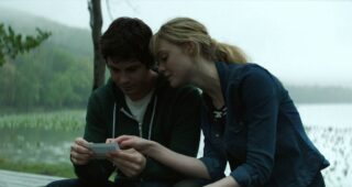 Sidney Hall : Photo Elle Fanning, Logan Lerman
