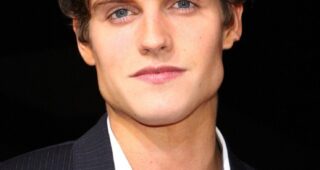 Daniel Sharman : Photo officielle