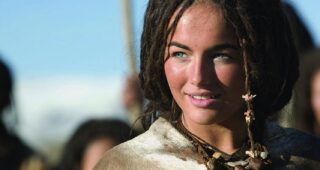 10 000 : Photo Camilla Belle