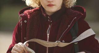 The Americans : Photo Julia Garner