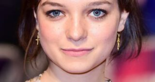 Esme Creed-Miles : Photo officielle