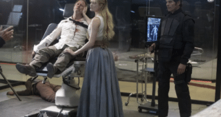 Westworld saison 2 épisode 7 : le temps des souvenirs, des révélations et des morts : Photo Louis Herthum, Evan Rachel Wood,