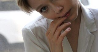 Ivanna Sakhno : Photo officielle