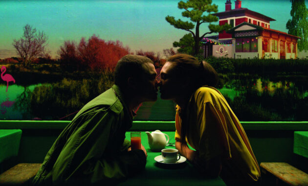 Love : photo, Karl Glusman