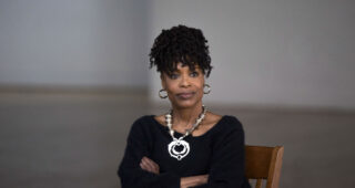 Pose : photo, Charlayne Woodard