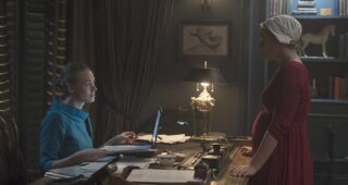 The Handmaid’s Tale saison 2 : photo, Elisabeth Moss, Yvonne Strahovski