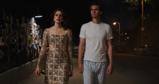 Under the Silver Lake : photo, Callie Hernandez, Andrew Garfield