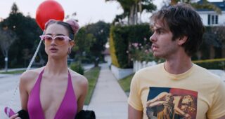 Under the Silver Lake : photo, Grace Van Patten, Andrew Garfield