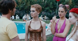 Under the Silver Lake : photo, Grace Van Patten, India Menuez, Sydney Sweeney