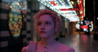 Julia Garner : photo