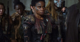 Les 100 : photo, Adina Porter