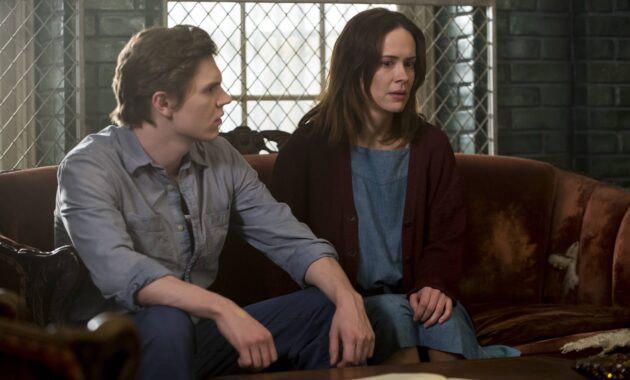 American Horror Story saison 2 : photo, Sarah Paulson, Evan Peters