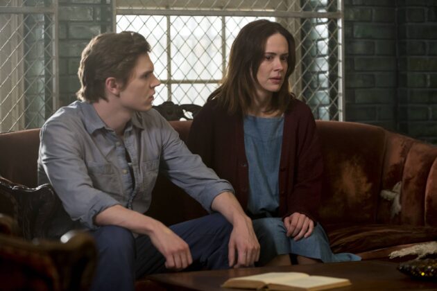 photo, Sarah Paulson, Evan Peters