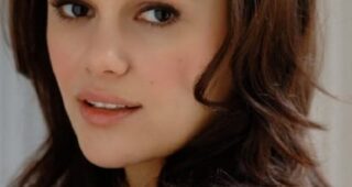 Dina Shihabi : Photo officielle
