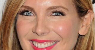 June Diane Raphael : Photo officielle