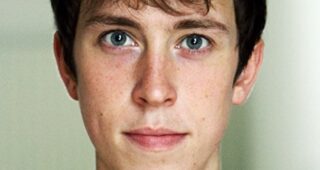 Angus Imrie : Photo officielle