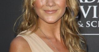 Meredith Hagner : Photo officielle