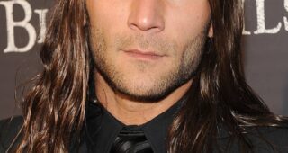 Zach McGowan : Photo officielle
