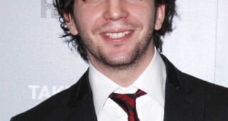 John Magaro : Photo officielle