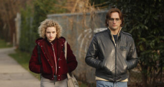 Julia Garner : photo, The Americans, Matthew Rhys