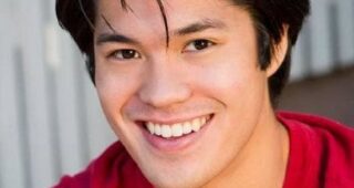 Ross Butler : Photo officielle