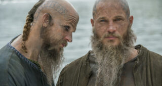 Vikings : photo, Travis Fimmel, Gustaf Skarsgård