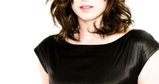Monique Ganderton : Photo officielle