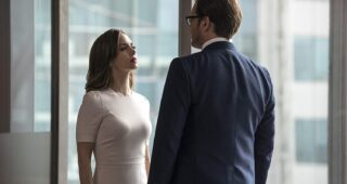 Bull : photo, Eliza Dushku