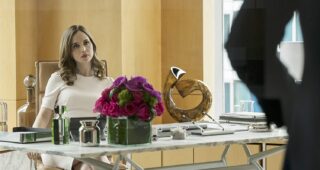 Bull : photo, Eliza Dushku