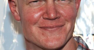 Derek Mears : Photo officielle