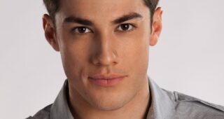Michael Trevino : Photo officielle