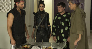 Future Man saison 2 : Photo Derek Wilson, Lilan Bowden, Josh Hutcherson, Eliza Coupe