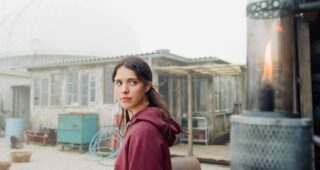 Io : photo, Margaret Qualley