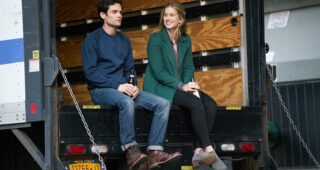 Parfaite : photo, Penn Badgley, Elizabeth Lail