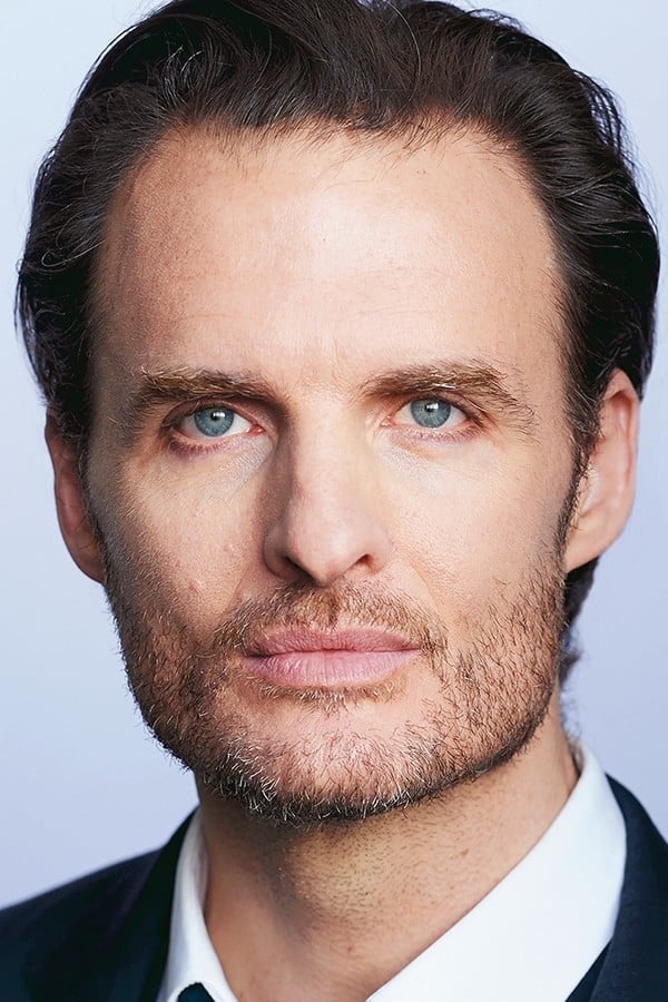 Greg Bryk : Photo officielle