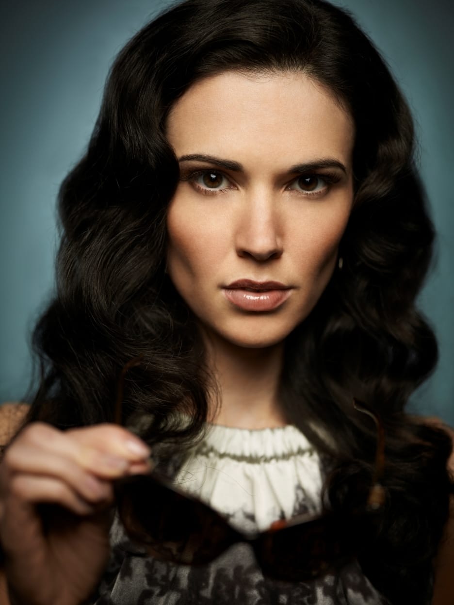 Laura Mennell : Photo officielle