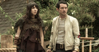 Dirk Gently, détective holistique : photo, Elijah Wood, Hannah Marks